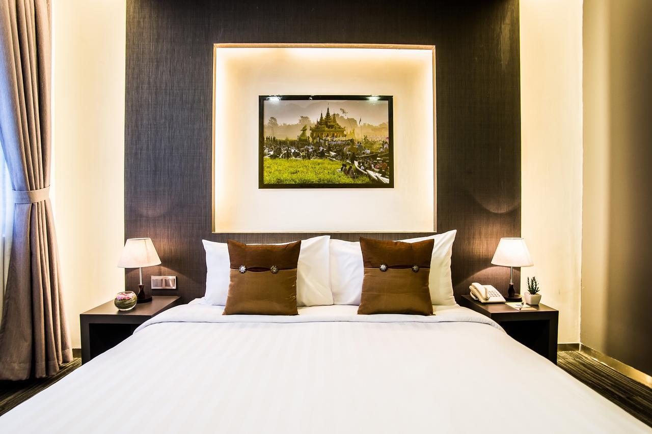 Tryp By Wyndham Yangon Hotel Kültér fotó