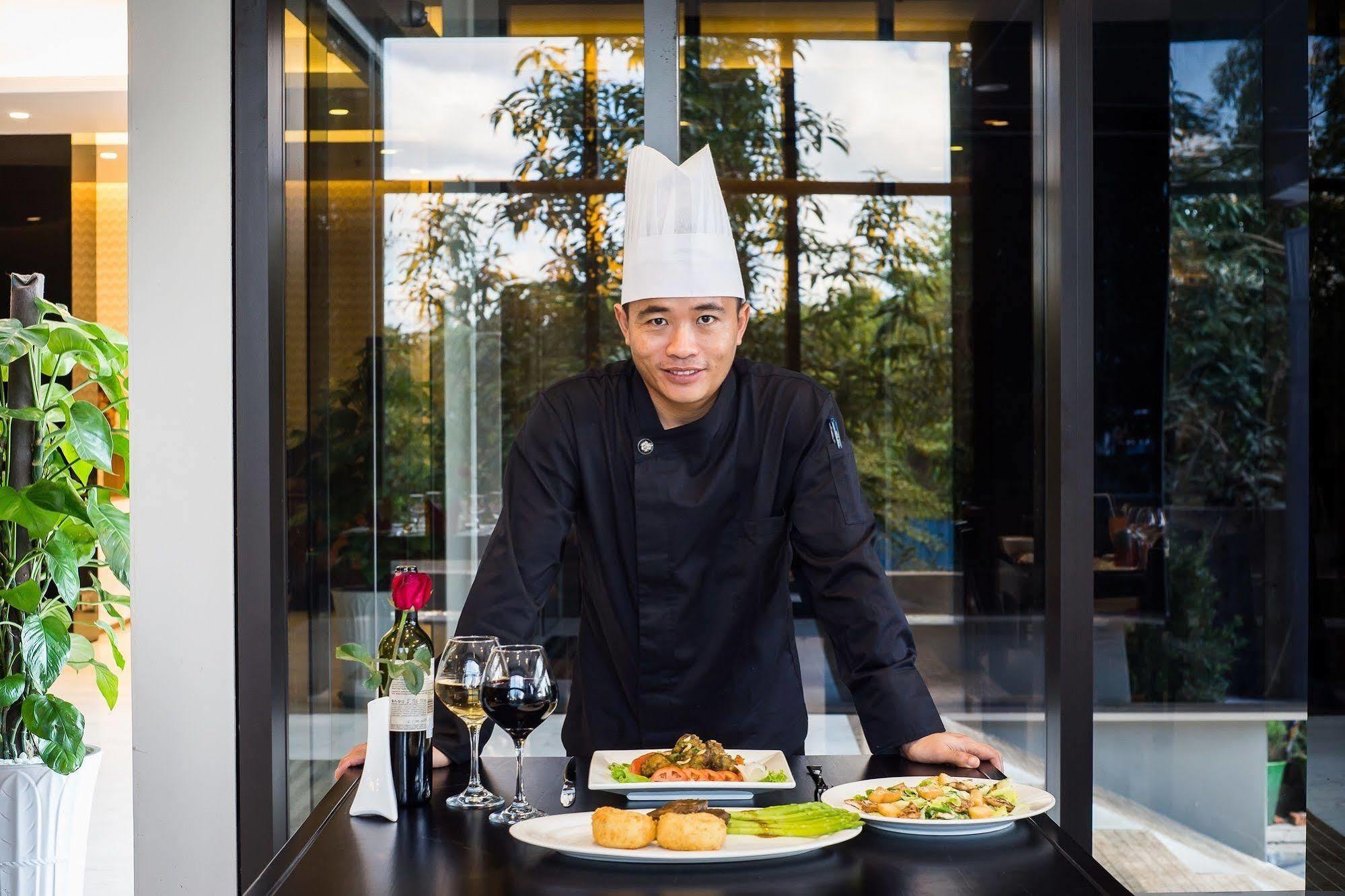 Tryp By Wyndham Yangon Hotel Kültér fotó