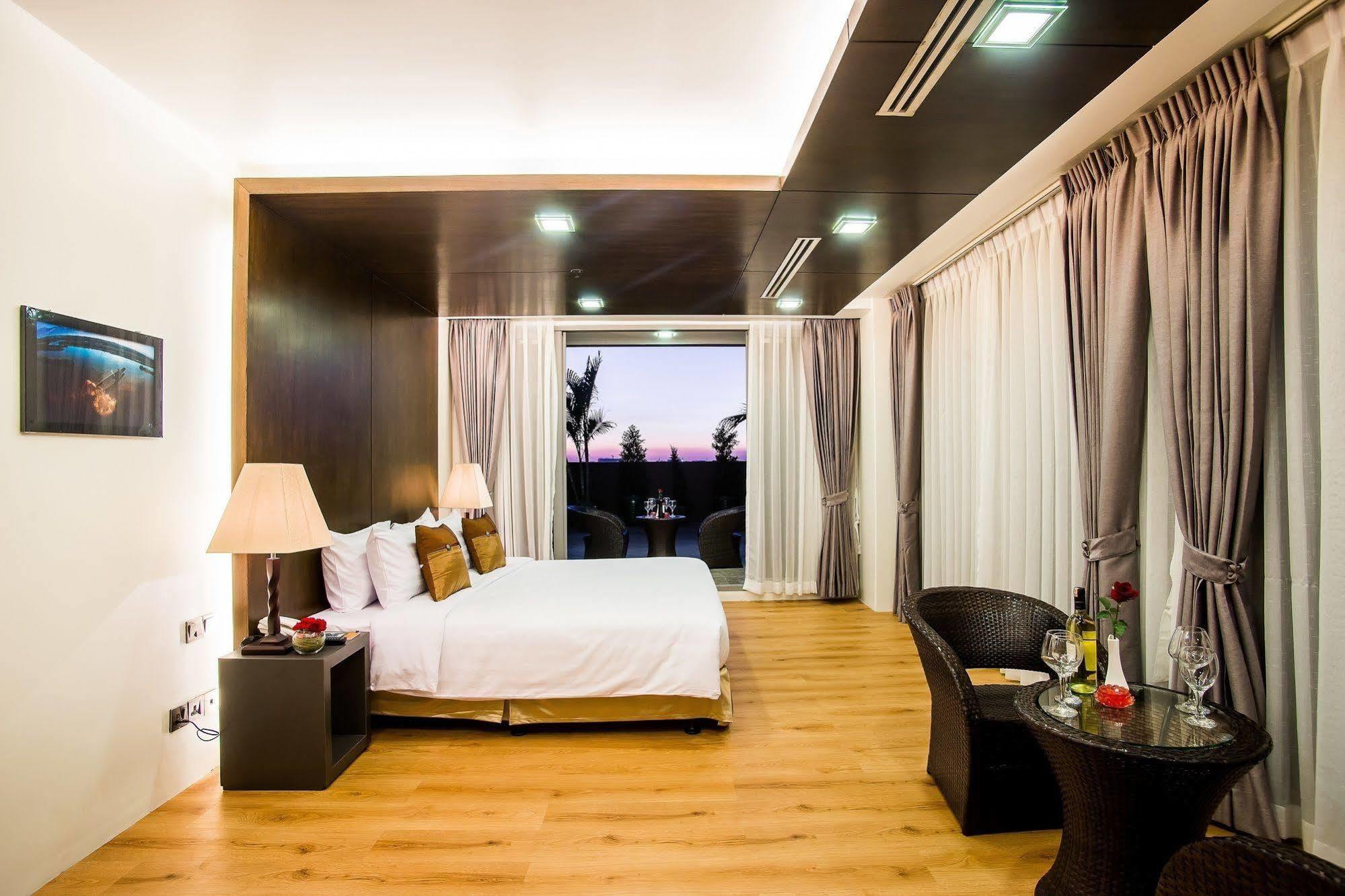 Tryp By Wyndham Yangon Hotel Kültér fotó